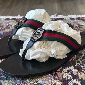 Gucci Interlocking Silver GG Red Green Black Leather Men’s Thong Sandal Size 12
